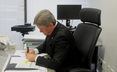 Covid-19: Senador indica R$ 30 milhões para municípios e hospitais