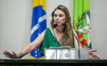 Deputada Paulinha testa positivo para Covid-19