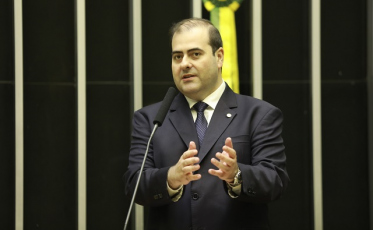 Deputado catarinense quer proibir uso de cerol nas linhas de pipas