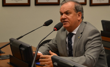 Peninha busca apoio para aprovar PEC que unifica eleições