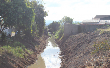 Criciúma intensifica desassoreamento e limpeza de rios