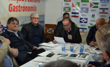 Prefeitos debatem plano de Desenvolvimento Regional em reunião no Balneário Rincão