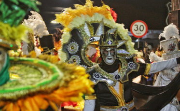 Carnevale Di Venezia arrasta multidão para Nova Veneza