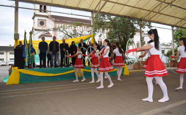 Desfile cívico reúne grande público em Jacinto Machado