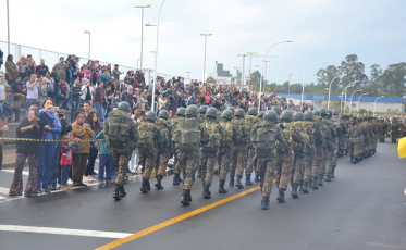 Desfile cívico-militar de Criciúma encerra Semana da Pátria