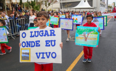 Homenagens à Içara marcam desfile da Independência