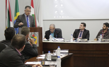 Prefeito presta contas da ida ao Vale do Silício