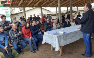 Dia de campo sobre pitaia atrai mais de 100 produtores