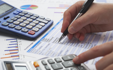 Brasil registra queda na taxa de reincidência de pessoas com dívidas em atraso