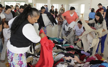 Famílias em vulnerabilidade recebem agasalhos em Forquilhinha