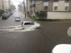 Ruas alagadas depois do pancadão em Criciúma (VÍDEOS)