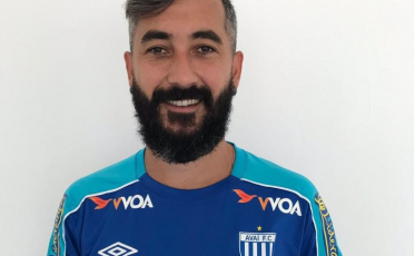 Avaí acerta com Douglas