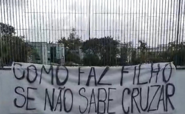 Torcida do Flu protesta: 