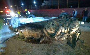 Acidente com Corolla deixou vítima presa nas ferragens
