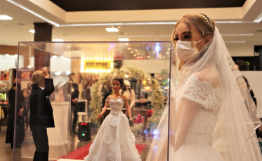 Histórias de amor em família são retratadas na exposição “Eu, tu, elas”