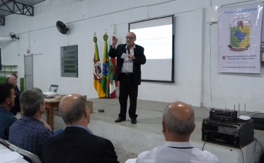 Estrada esburacada, impacto na economia