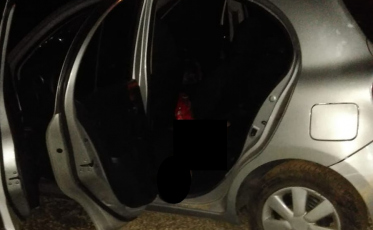 Homem é encontrado esfaqueado e morto dentro de carro após colisão