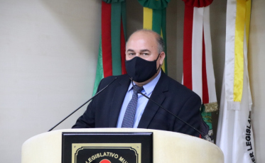 Com a rede de esgoto, os buracos e as lajotas soltas