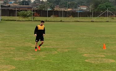  Mais uma vez, improvisação na lateral-direita