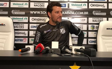 Figueirense confirma contratação do técnico Elano