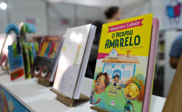  Feira do Livro realiza edição histórica marcando as festividades do centenário de Criciúma