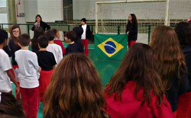 Arriamento da bandeira encerra Semana da Pátria no Colégio Unesc