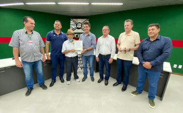 Famílias recebem escrituras e registros de imóveis em Criciúma