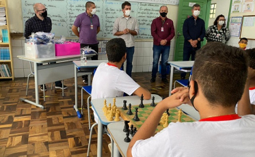 Kits de uniforme trazem mais segurança e igualdade para os estudantes de Criciúma
