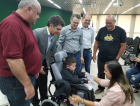 Usuários do SUS recebem cadeiras de rodas adaptadas em Criciúma