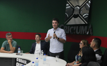 Prefeitura de Criciúma entrega 50 escrituras para diversos bairros