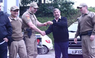 Prefeitura de Lauro Müller entrega viatura para a PM