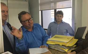 Vereador entrega relatório da CPI do Criciumaprev