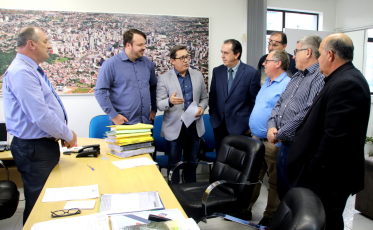 Mais de 3 mil páginas nas mãos do relator