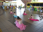 Oficina de Dança de escola se apresenta em terminais