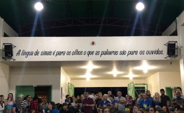 Educação: escola polo para surdos inaugura sinal audiovisual