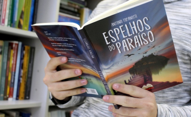 Editora Unesc lança “Espelhos do Paraíso”