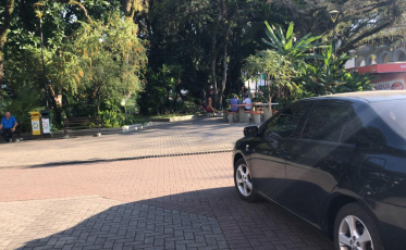 Promotor quer derrubar lei do estacionamento na praça