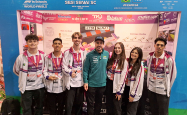 Estudantes de Criciúma têm o segundo carro mais rápido do torneio de robótica na Arábia Saudita