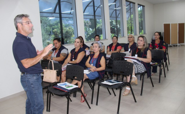Equipe do DEI orienta diretoras sobre projeto macro