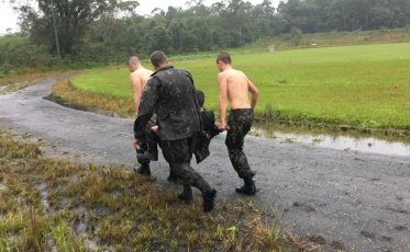 Mais um dia de Exército na rua em Criciúma (VÍDEO)