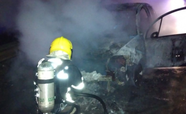 Veículo fica totalmente destruído em incêndio em Araranguá 