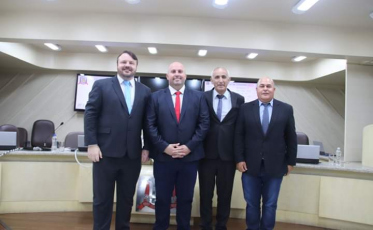 Tita é eleito presidente da Câmara