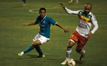 Brusque ganha mais uma e lidera na Série C