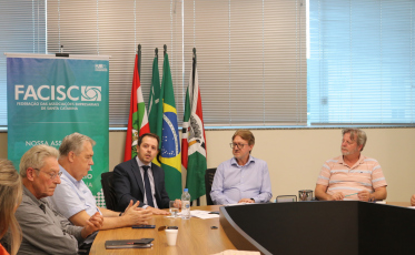 Diretores da Acic recebem representante do Ministério Público