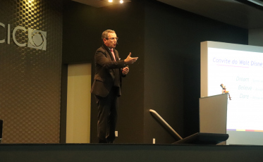 Palestra sobre Jeito Disney é realizada em Criciúma