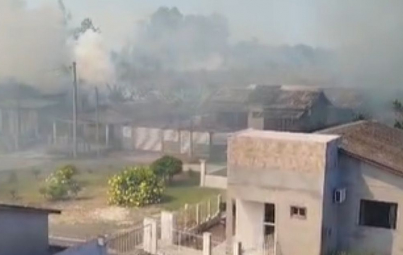 Incêndio mobiliza bombeiros e deixa três pessoas hospitalizadas em Maracajá