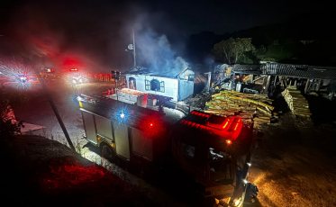 Madeireira é atingida por incêndio em Siderópolis 