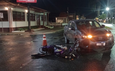 Acidente entre carro e moto deixa motociclista ferido em Tubarão