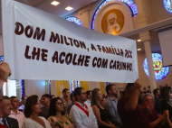 Ordenação de Dom Milton reúne fiéis em Criciúma. Foto: Sophia Rabelo/4oito