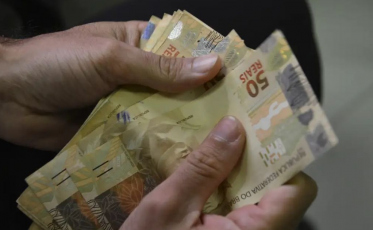 Nasceu em março ou abril? Abono salarial começa a ser pago nesta quarta